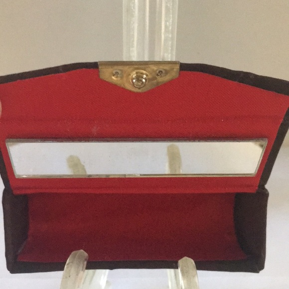 Vintage embroidery lipstick holder - Picture 4 of 7